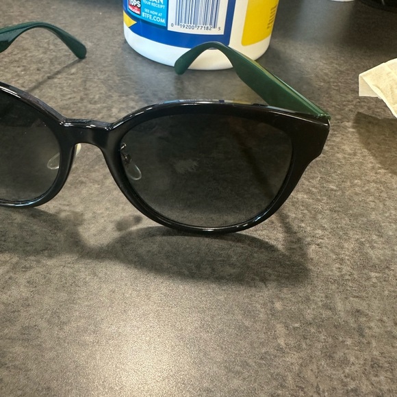 Authentic Gucci Sunglasses - Picture 4 of 6